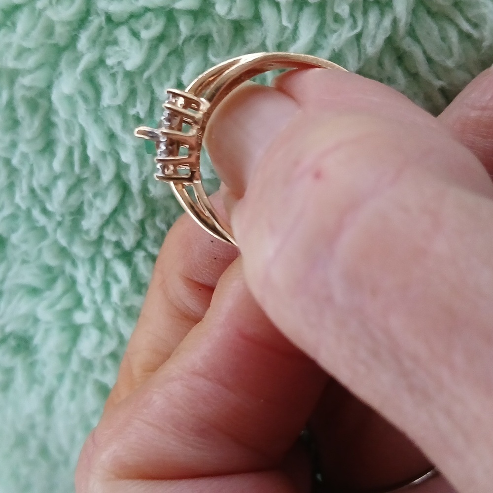 14K Marquise cut Emerald and diamond ring. Size 8 - Picture 12 of 13